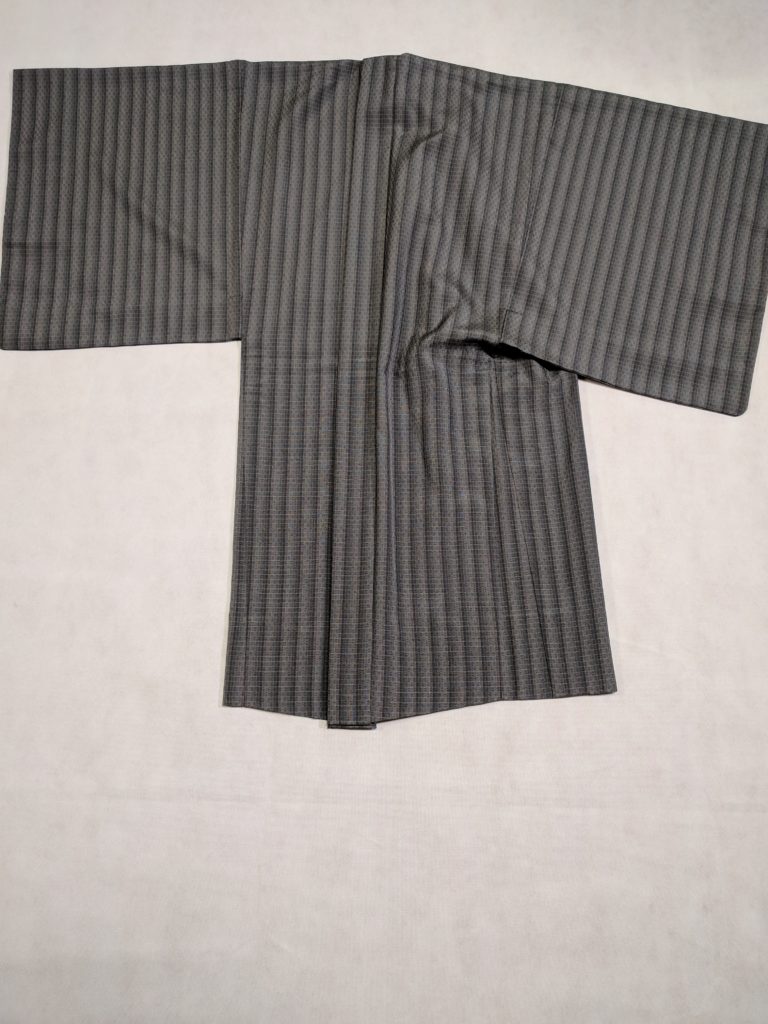 男の和服着物の簡単お畳み術 時間ない方必見 プロ御用達の2種類 男の和服着物の簡単お畳み術 時間ない方必見 プロ御用達の2種類